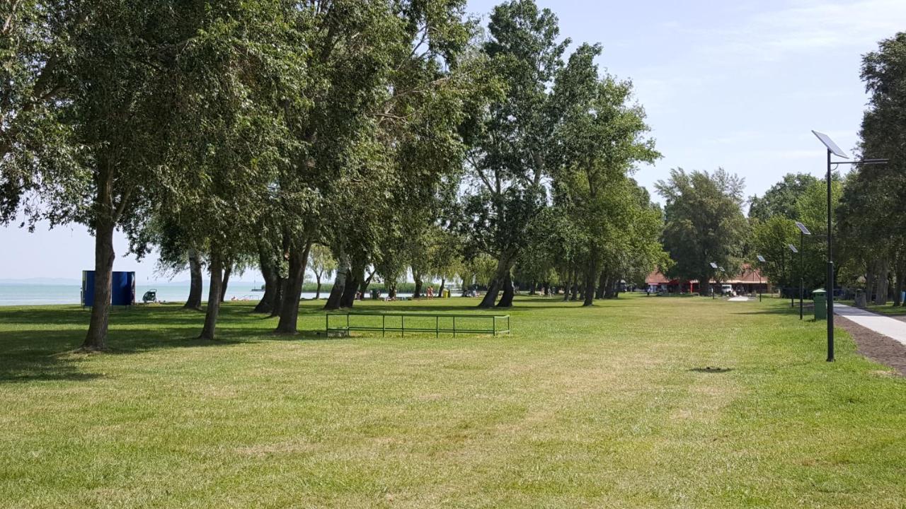Lelle Resort B20 Balatonlelle Exterior photo